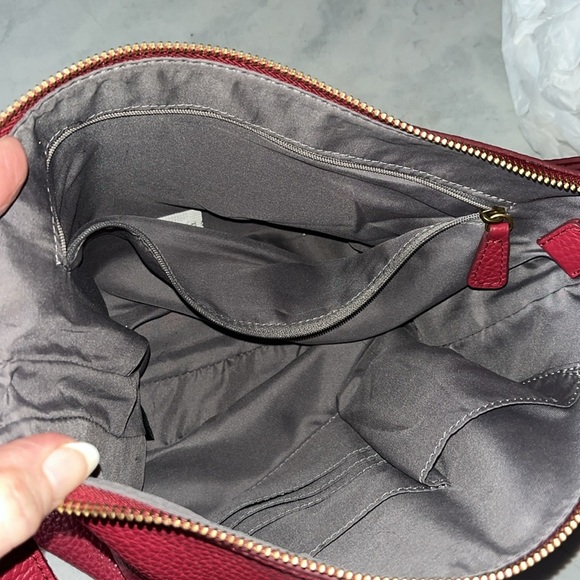 Fossil  Cross, body or shoulder bag  Red genuine pebbled leather  Card slots EUC - Picture 14 of 15